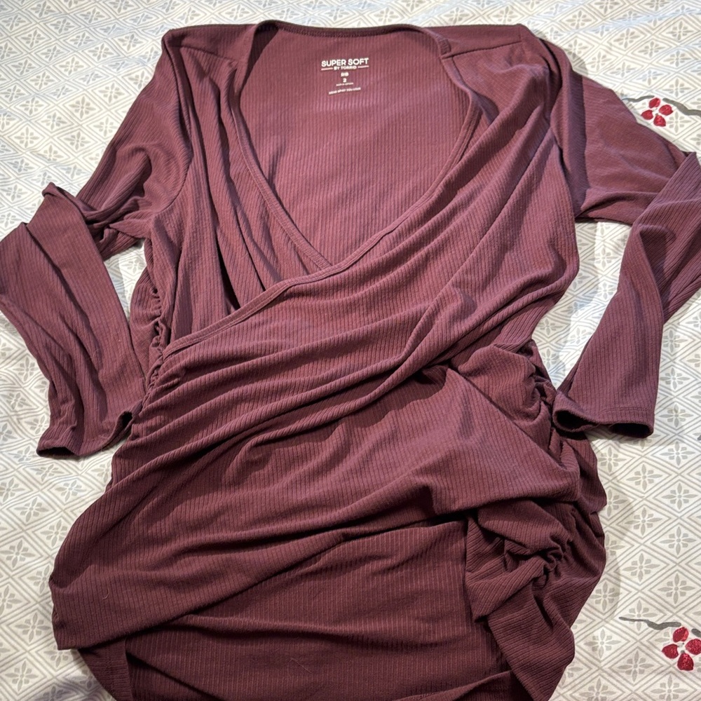 Torrid size 2 fits like size 1 surplice top in rib knit maroon sassafras EUC